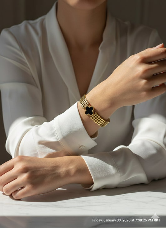 Clover Gold & Onyx Bangle