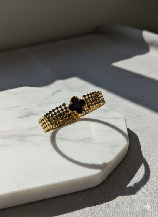 Clover Gold & Onyx Bangle