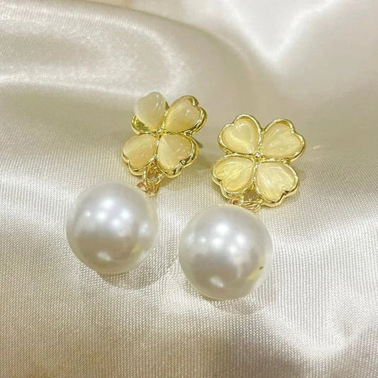Clover Pearl Golden Earrings