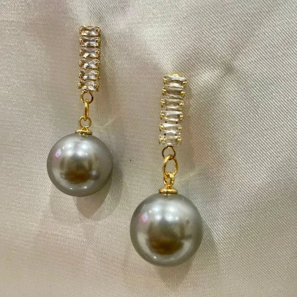 Tennis Grey Pearl Earrings